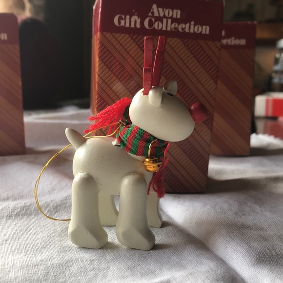 Avon Belvedeer The Christmas Reindeer Ornament - Picture 2 of 10